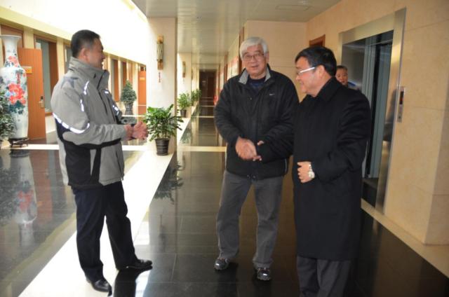 何长虹书记一行赴离子探针中心新基地开展安全生产检查